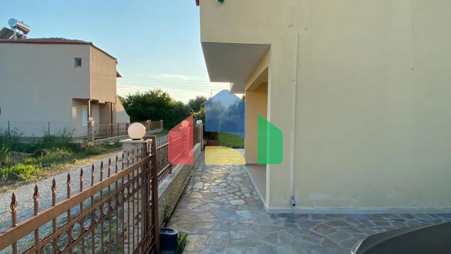 Продаж - Котедж 90 m² в передмісті Кавалі