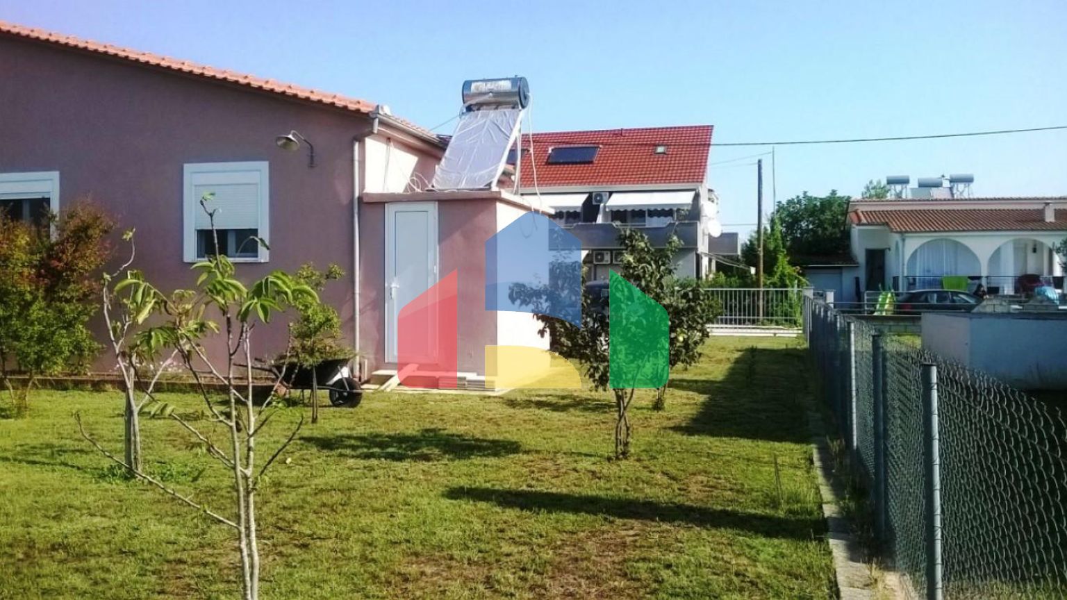 Продаж - Котедж 83 m² в передмісті Кавалі