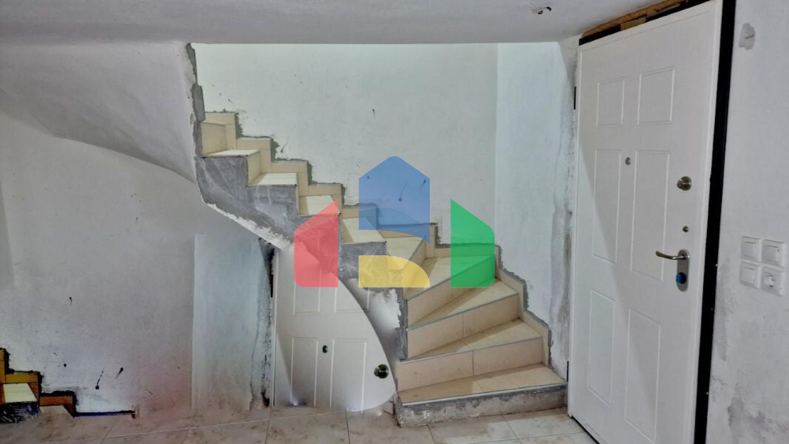 Продаж - Таунхаус 170 m² в передмісті Кавалі