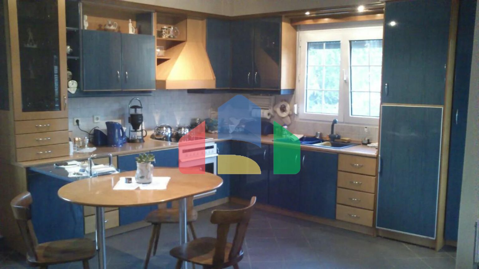 Продаж - Котедж 270 m² в передмісті Кавалі