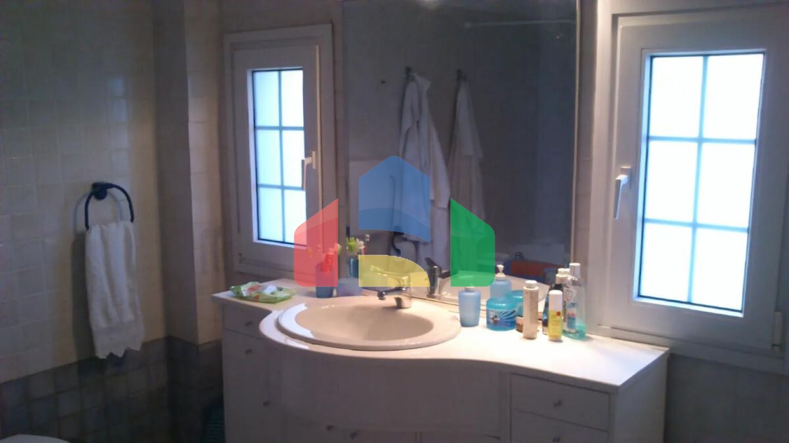 Продаж - Котедж 270 m² в передмісті Кавалі