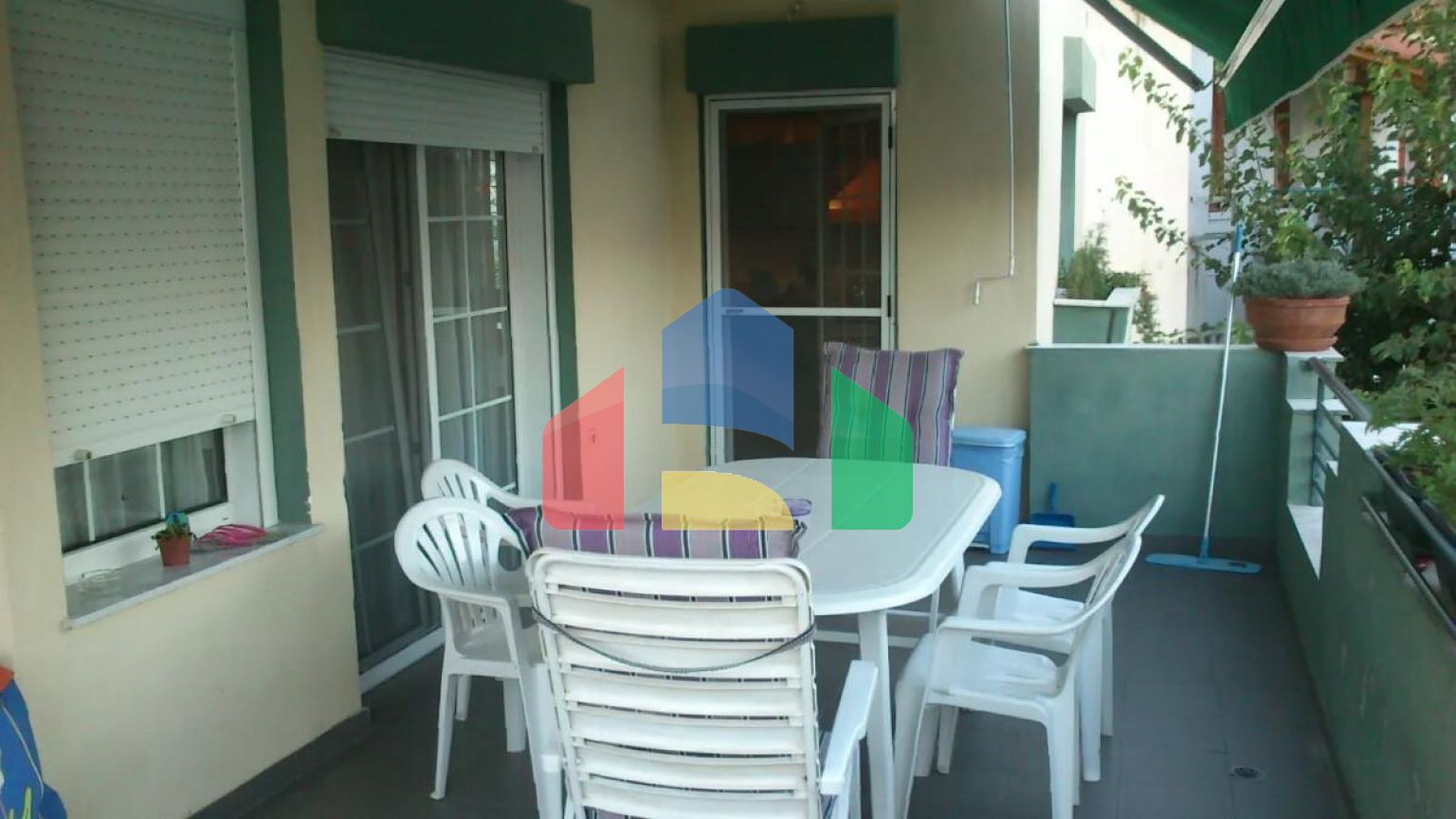 Продаж - Котедж 270 m² в передмісті Кавалі