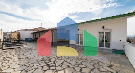 Продаж - Будівля 266 m² в передмісті Кавалі