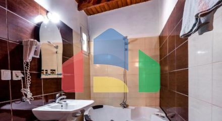 Продаж - Готель 450 m² в передмісті Кавалі