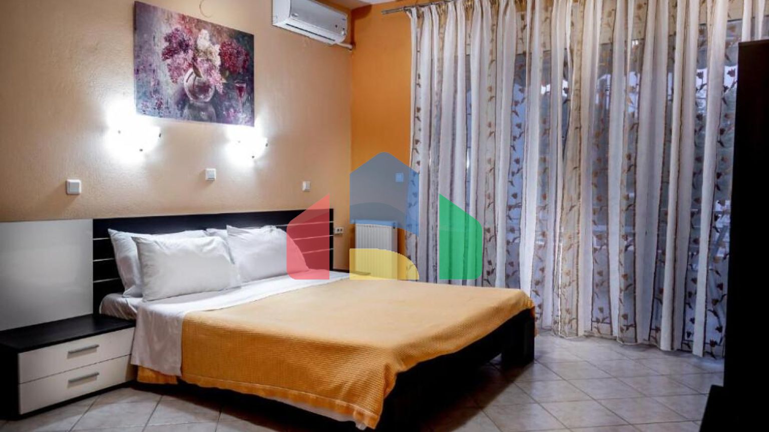 Продаж - Готель 450 m² в передмісті Кавалі