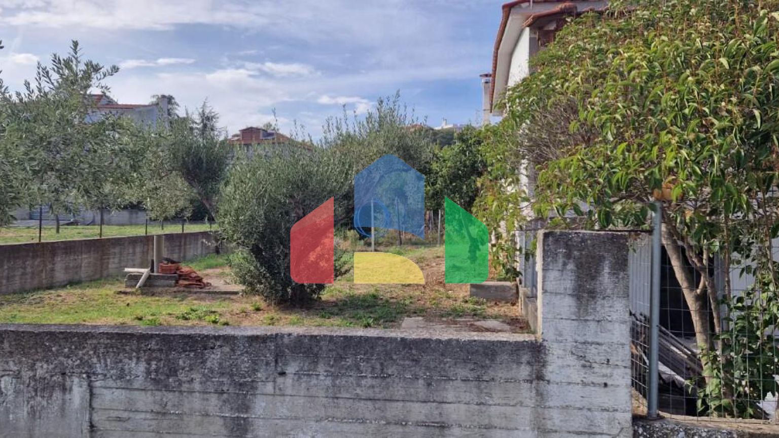 Продаж - Котедж 82 m² в передмісті Кавалі