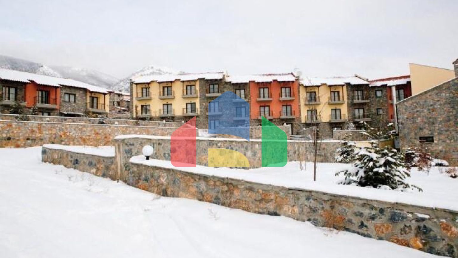 Продаж - Готель 2500 m² в Каймактсалані