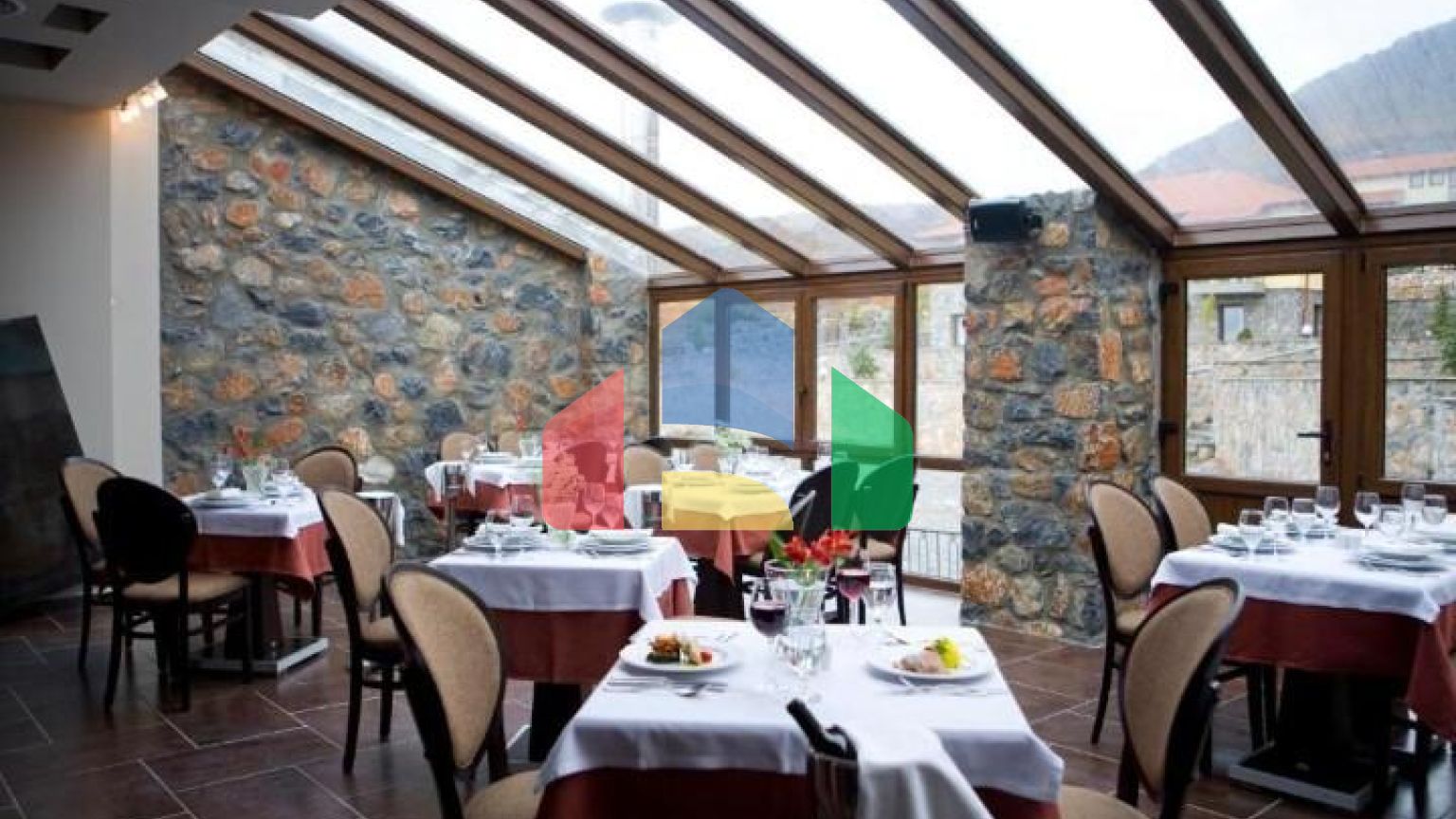 Продаж - Готель 2500 m² в Каймактсалані