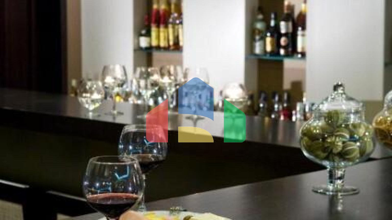 Продаж - Готель 2500 m² в Каймактсалані