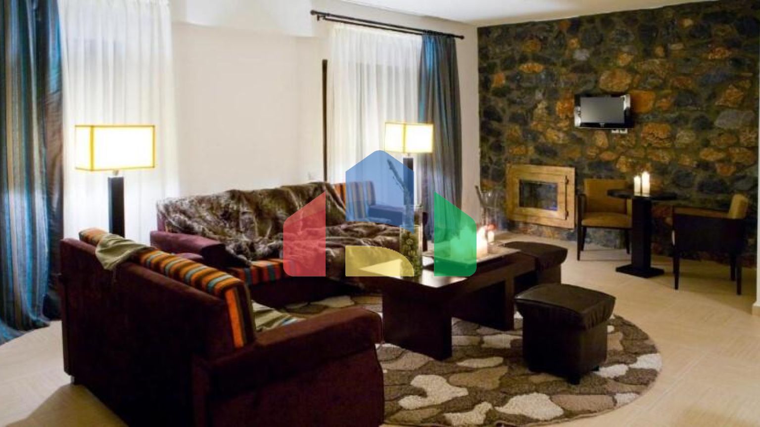 Продаж - Готель 2500 m² в Каймактсалані