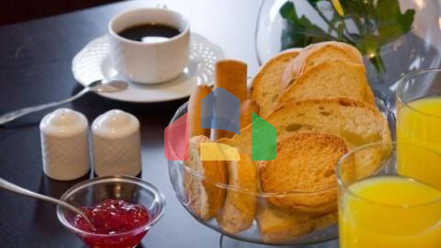 Продаж - Готель 2500 m² в Каймактсалані