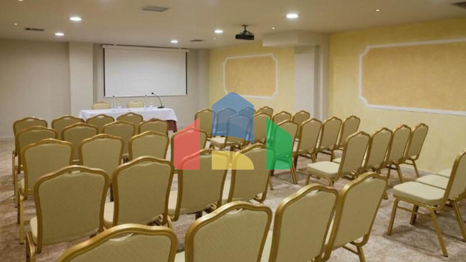 Продаж - Готель 2500 m² в Каймактсалані