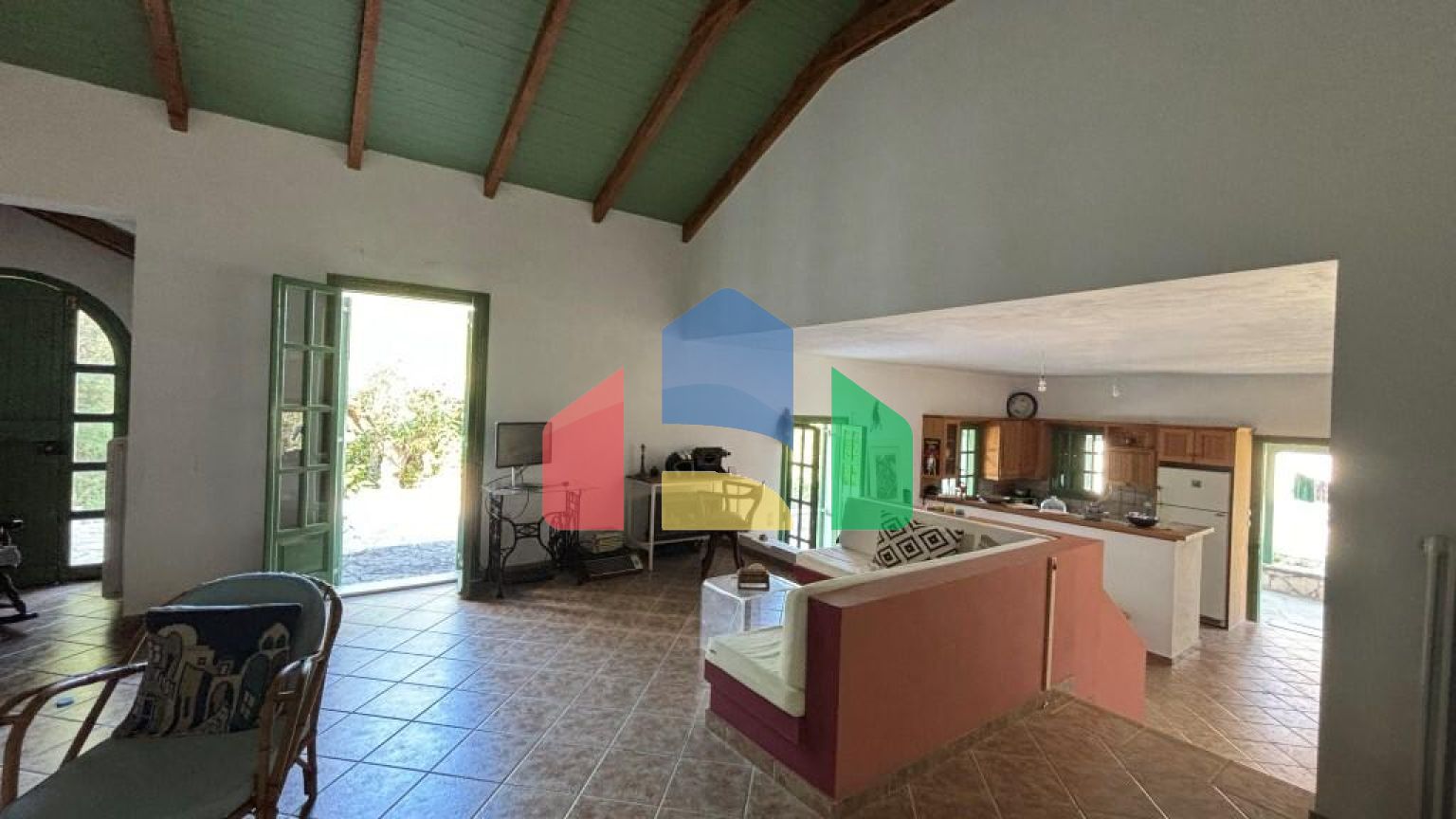 Продаж - Котедж 350 m² о. Закінф