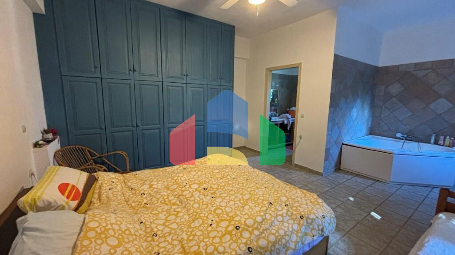 Продаж - Котедж 350 m² о. Закінф