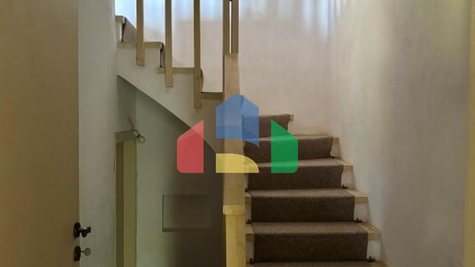 Продаж - Котедж 350 m² о. Закінф