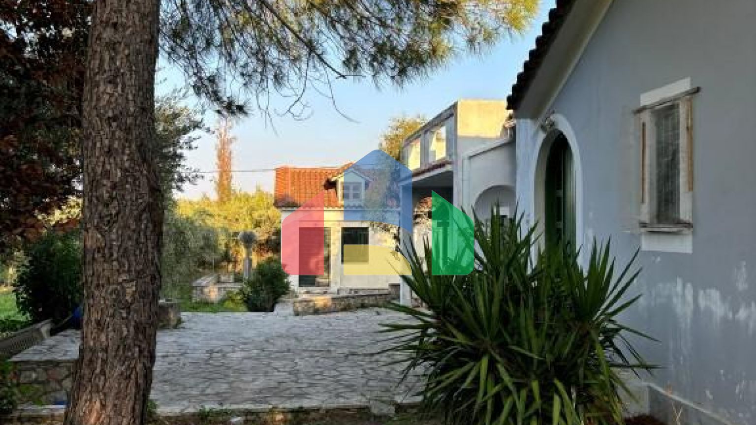 Продаж - Котедж 350 m² о. Закінф