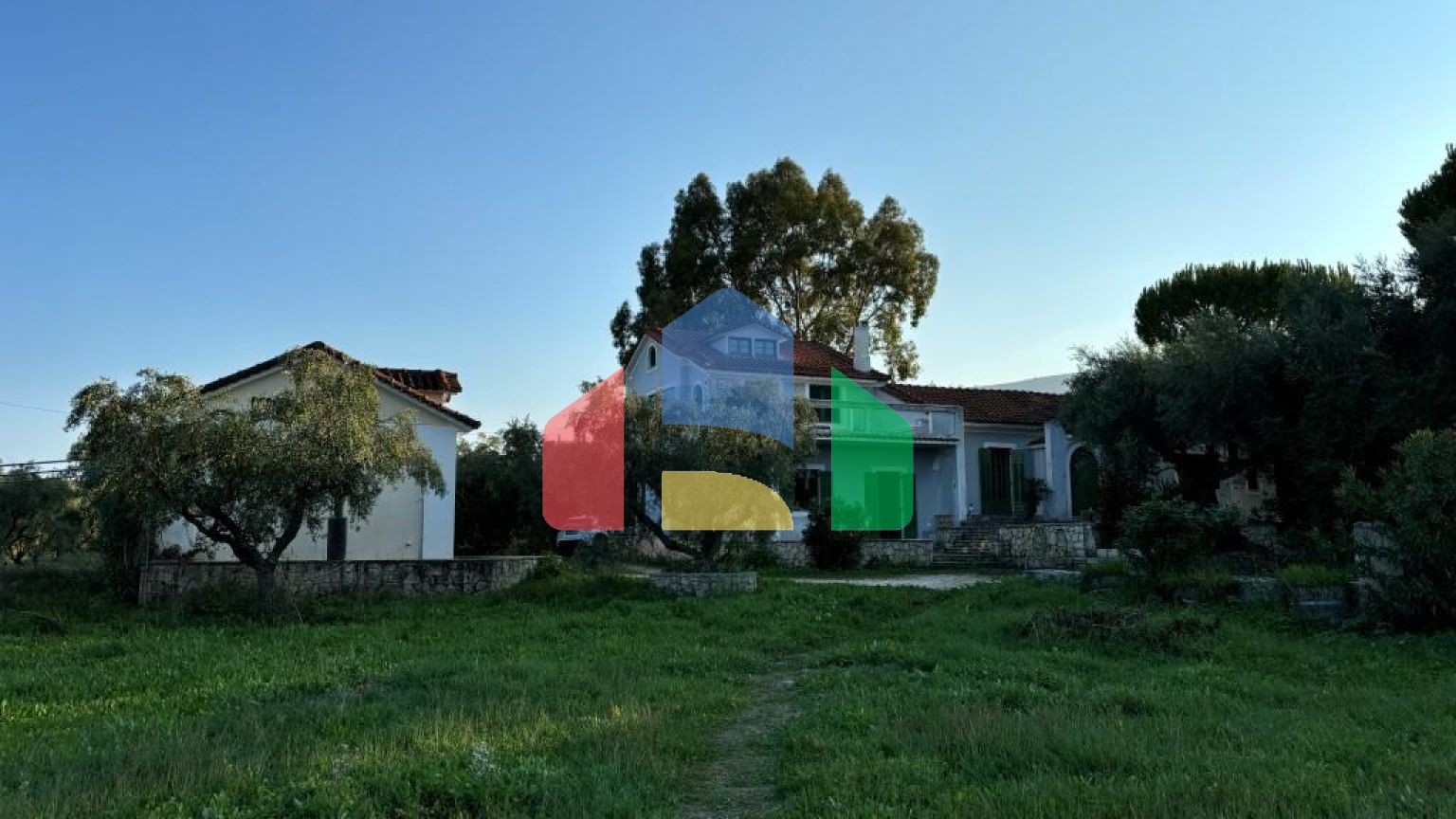 Продаж - Котедж 350 m² о. Закінф