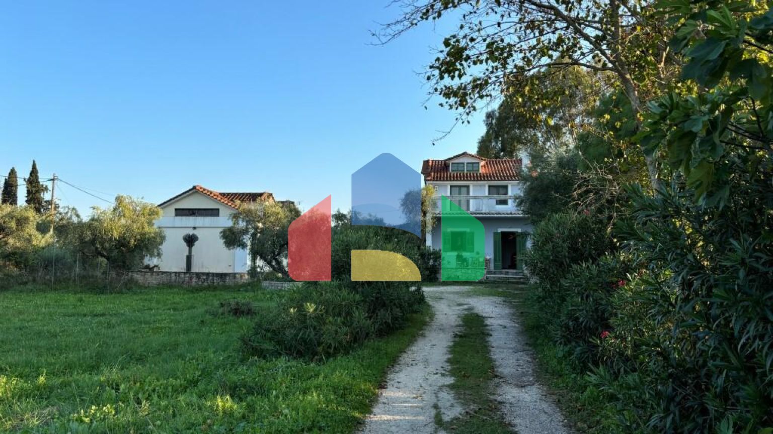 Продаж - Котедж 350 m² о. Закінф