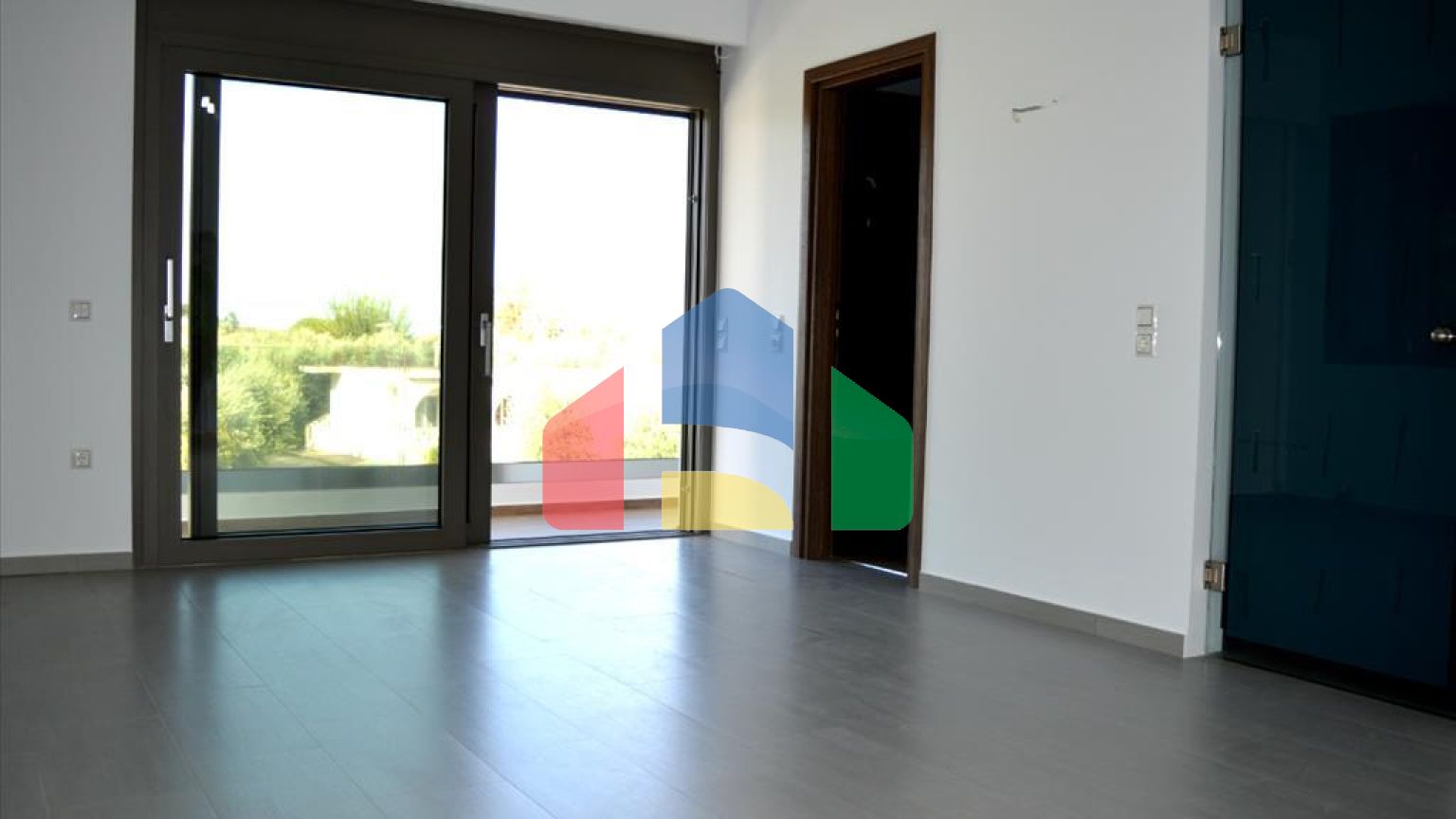 Продаж - Вілла 350 m² о. Закінф