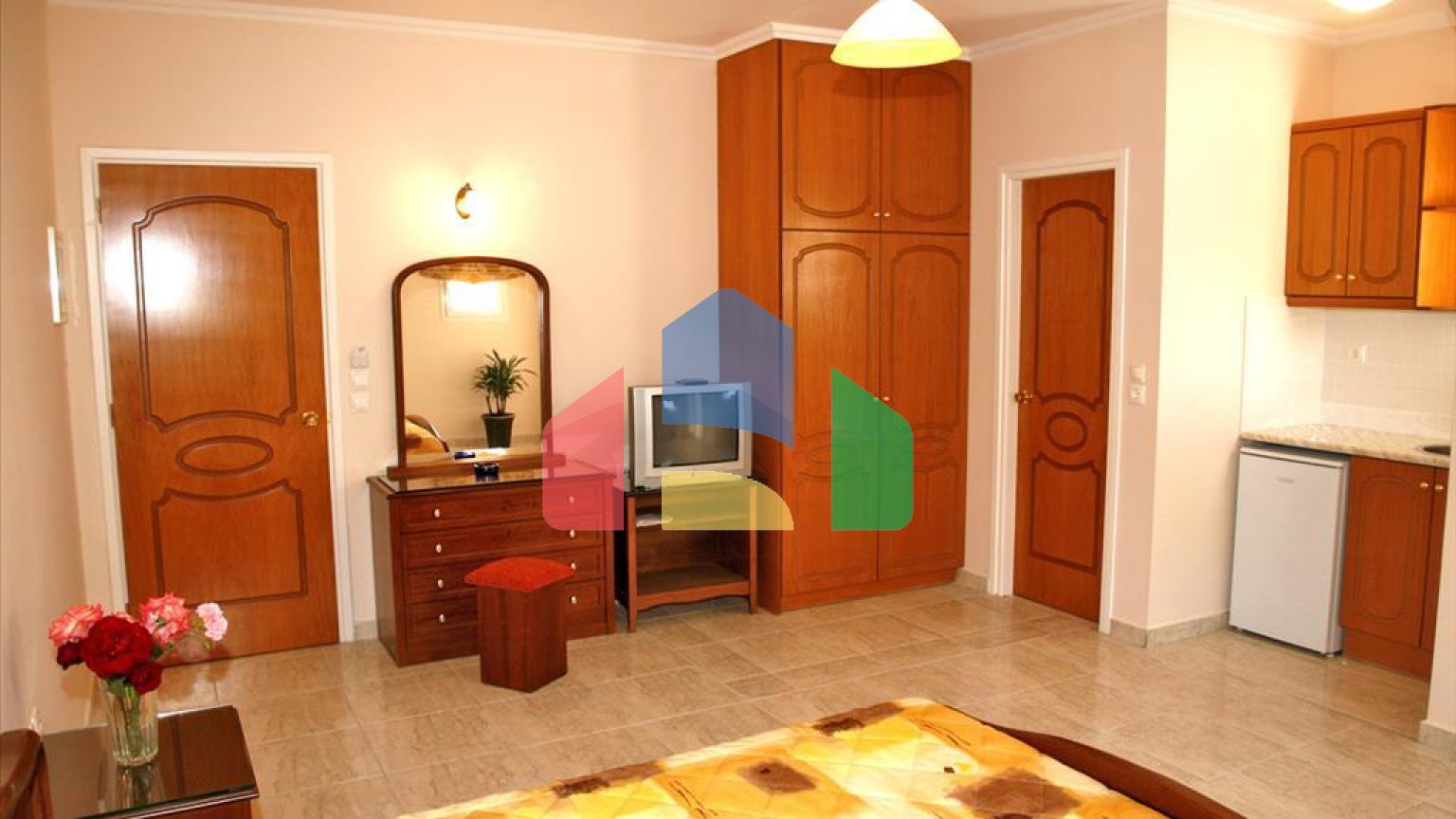 Продаж - Готель 1600 m² о. Закінф