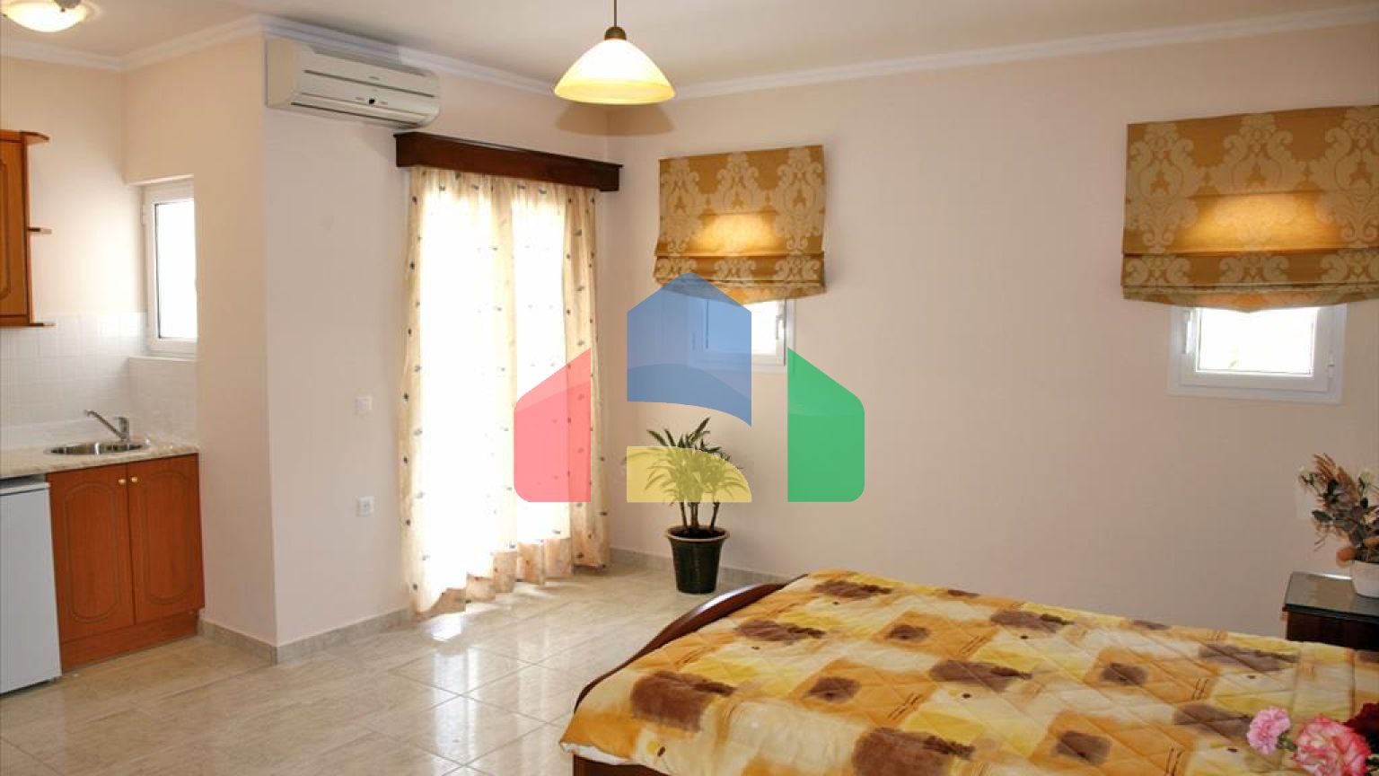 Продаж - Готель 1600 m² о. Закінф