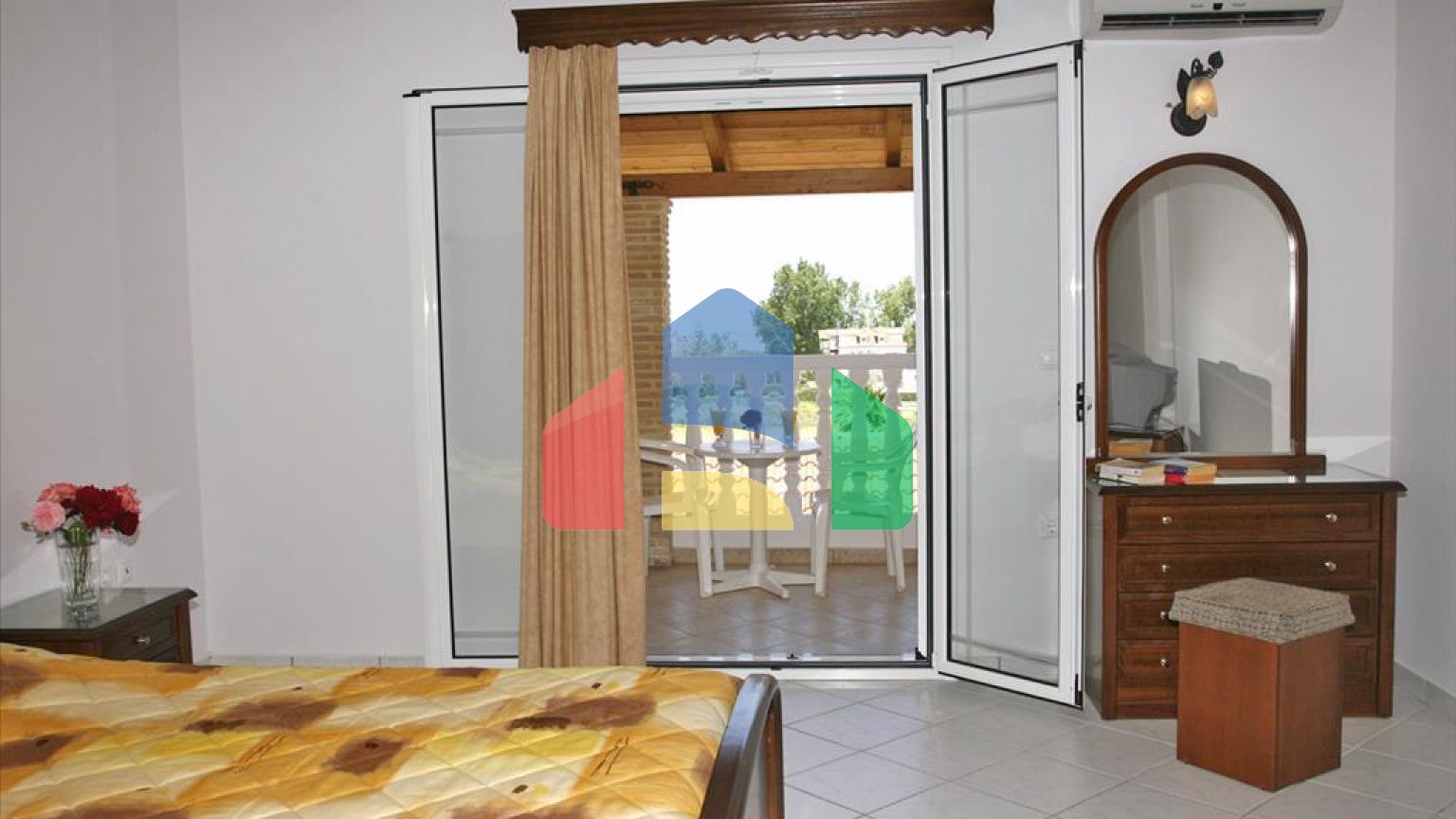 Продаж - Готель 1600 m² о. Закінф