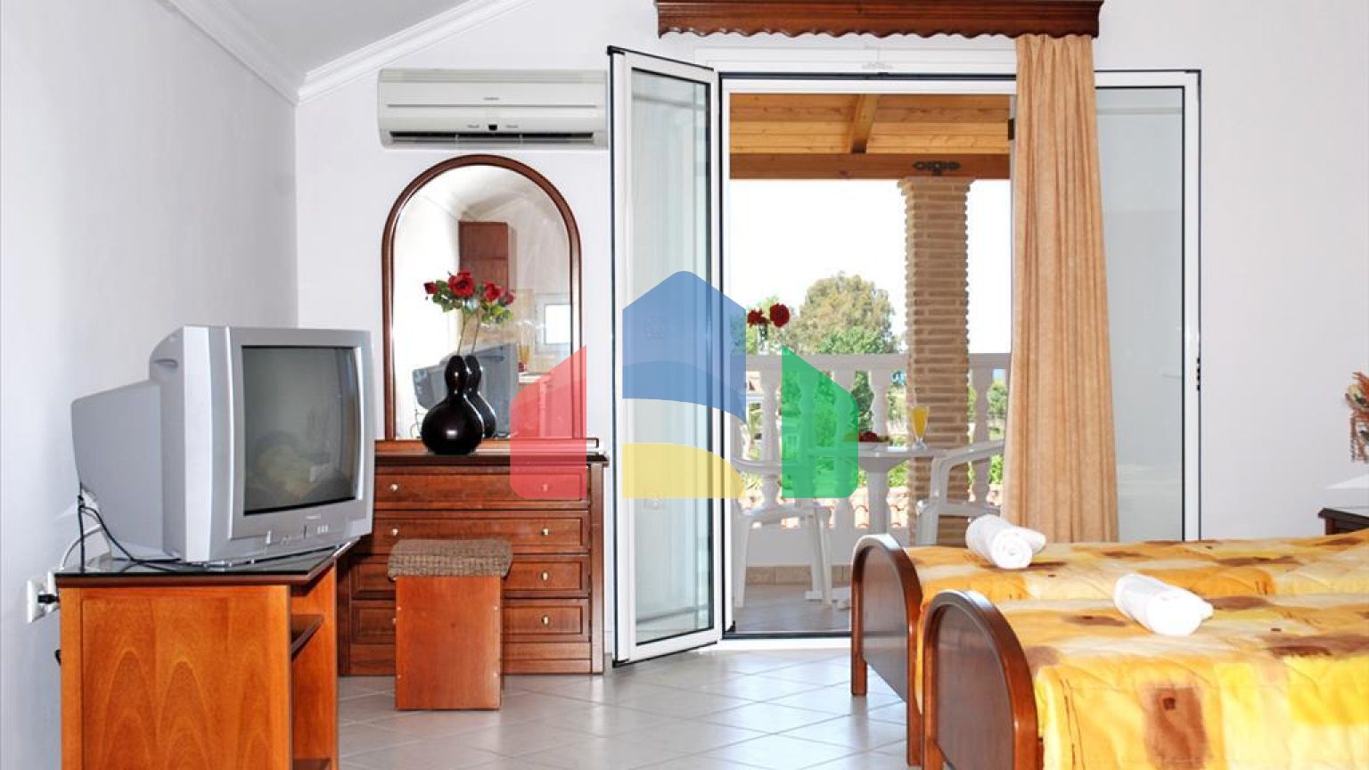 Продаж - Готель 1600 m² о. Закінф