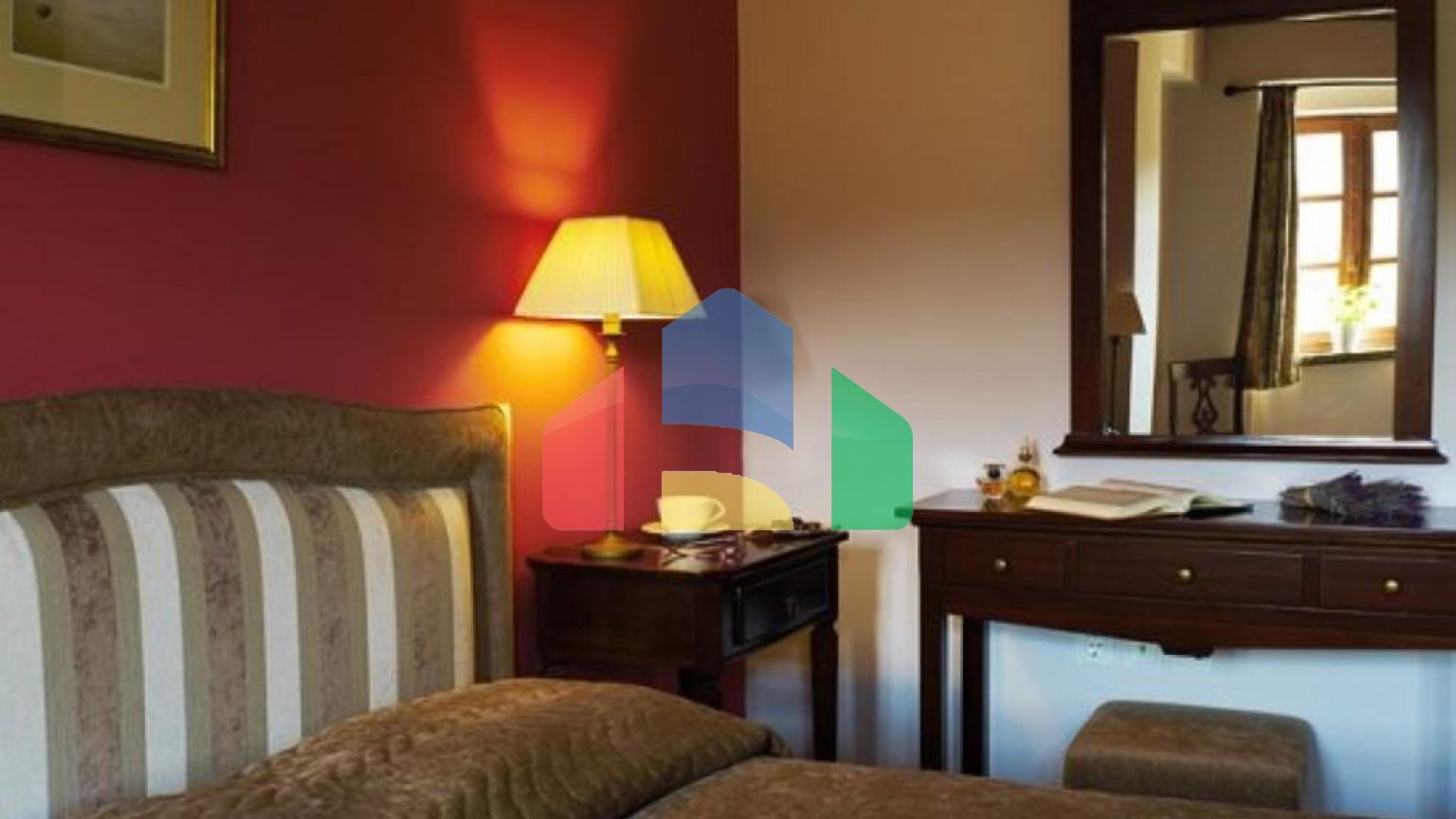 Продаж - Готель 1000 m² в Епірі