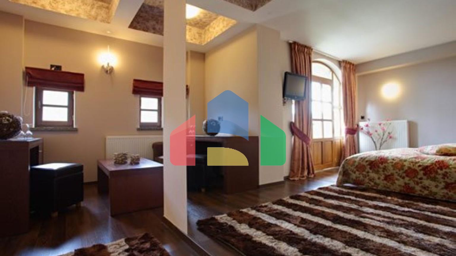 Продаж - Готель 1000 m² в Епірі