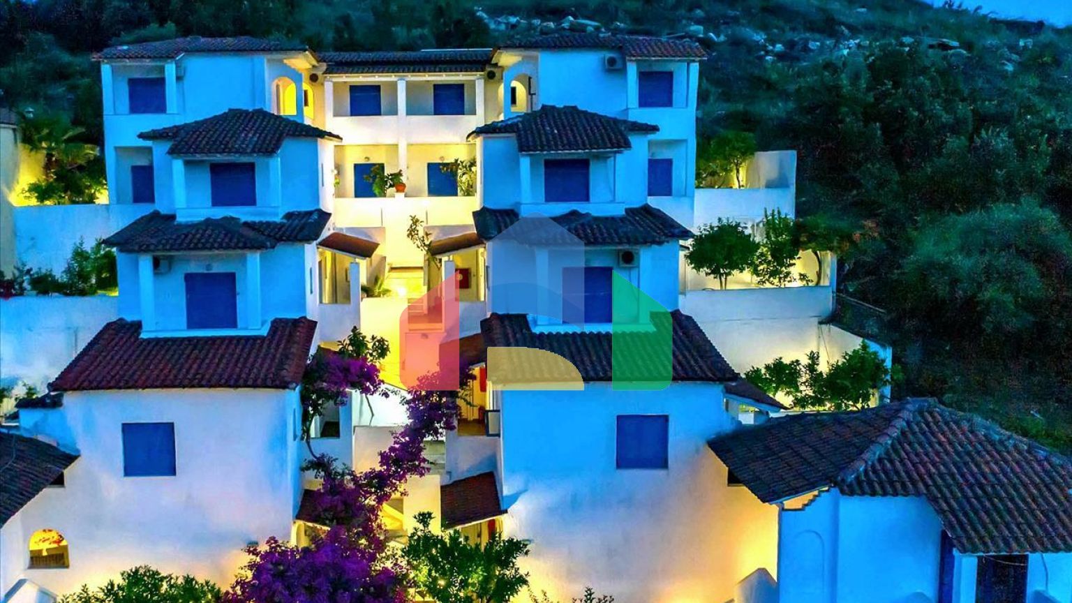 Продаж - Готель 1016 m² в Епірі