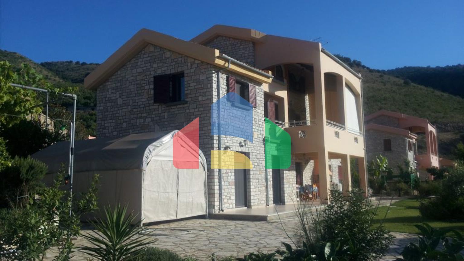 Продаж - Котедж 340 m² в Епірі