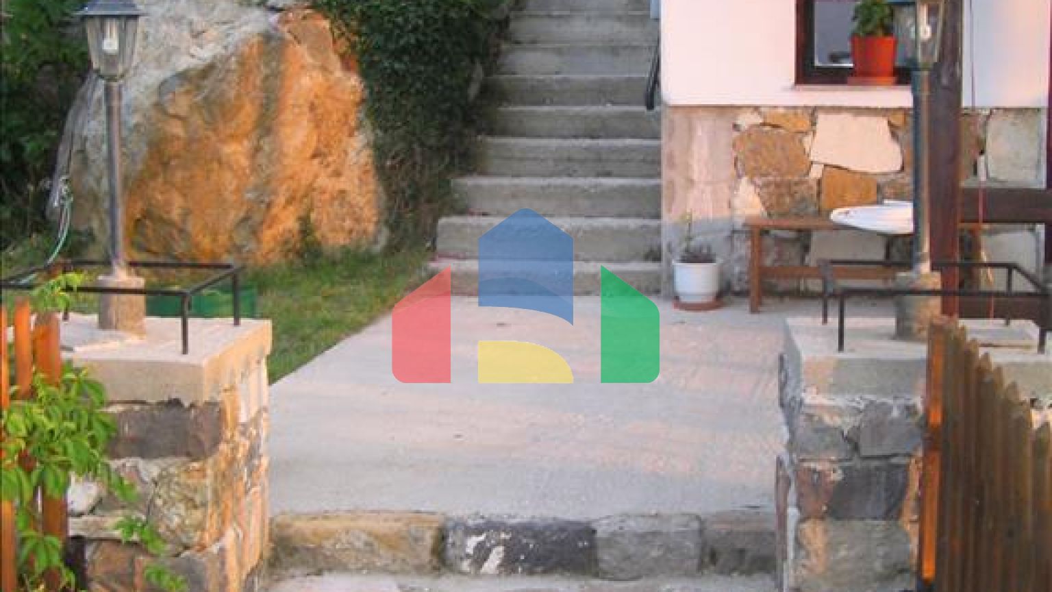 Продаж - Готель 412 m² на островах