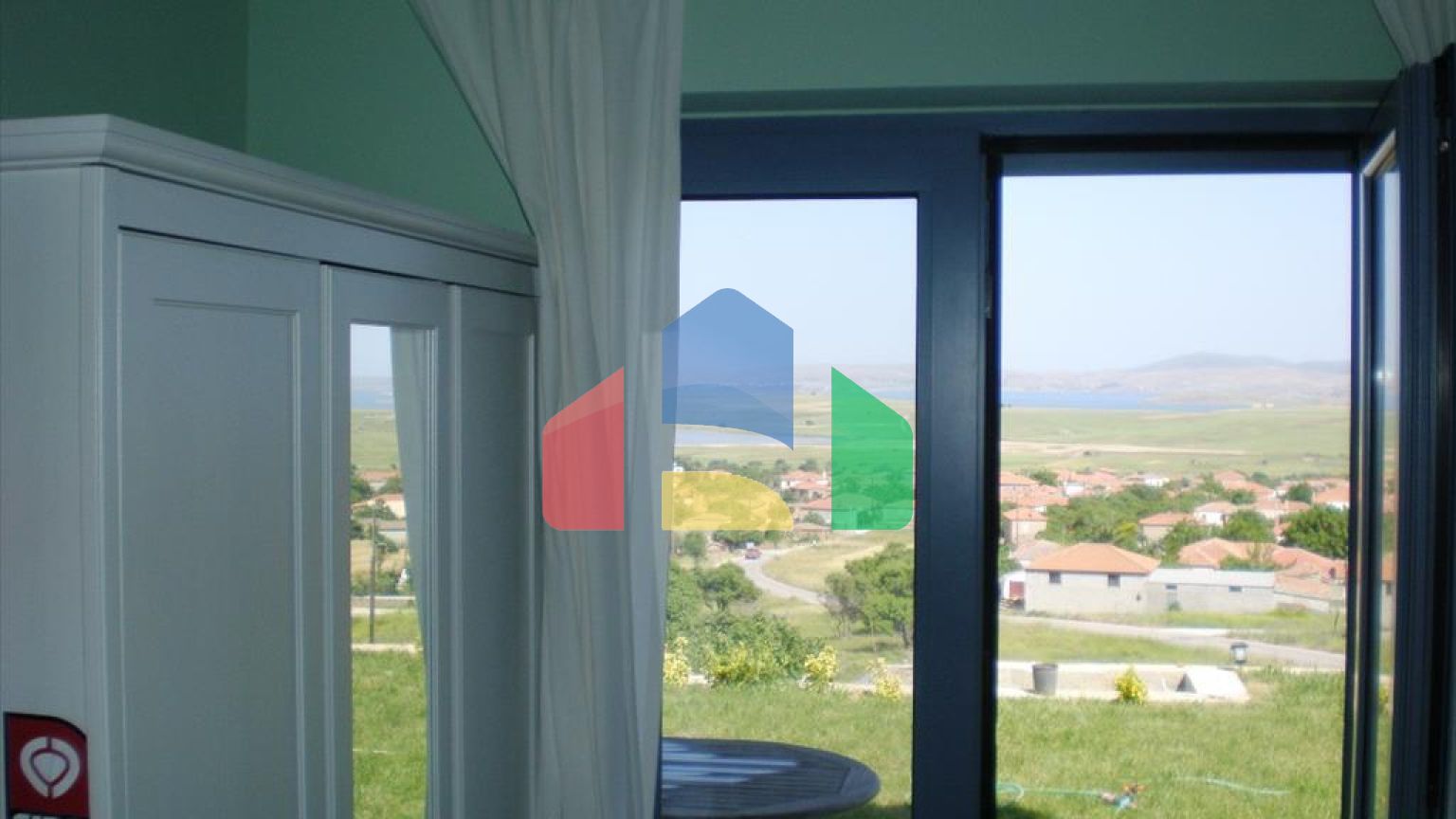 Продаж - Котедж 280 m² на островах