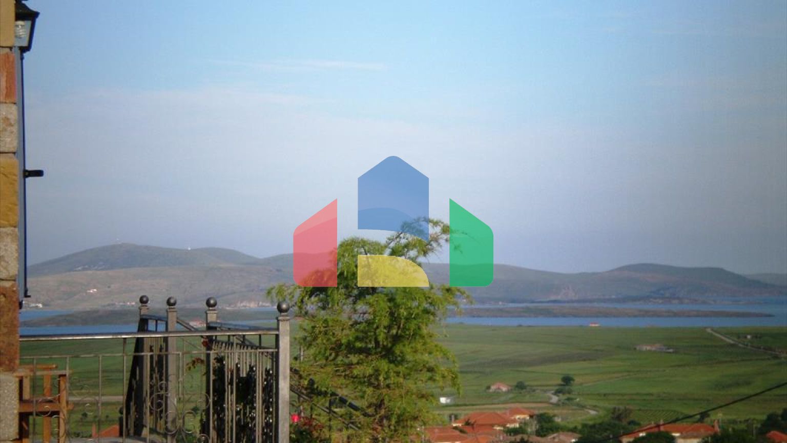 Продаж - Котедж 280 m² на островах