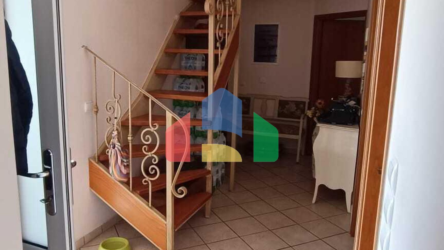 Продаж - Котедж 377 m² на островах