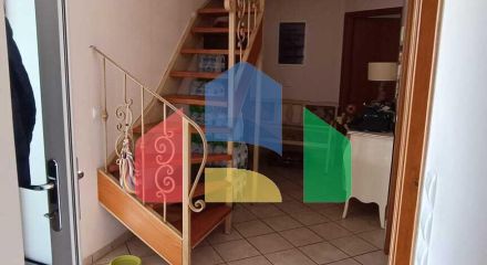 Продаж - Котедж 377 m² на островах