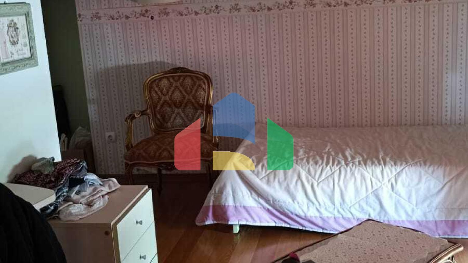 Продаж - Котедж 377 m² на островах