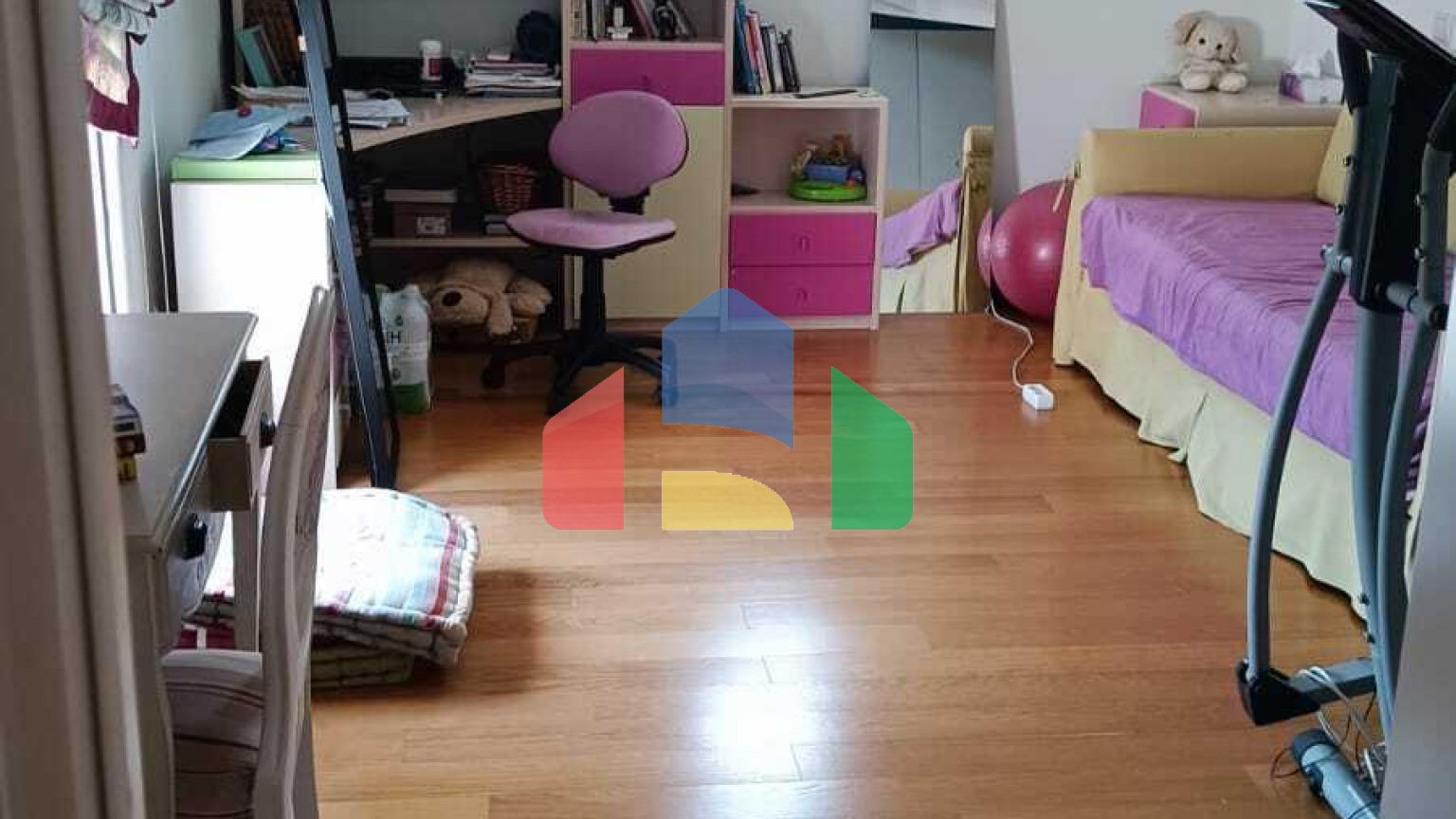 Продаж - Котедж 377 m² на островах