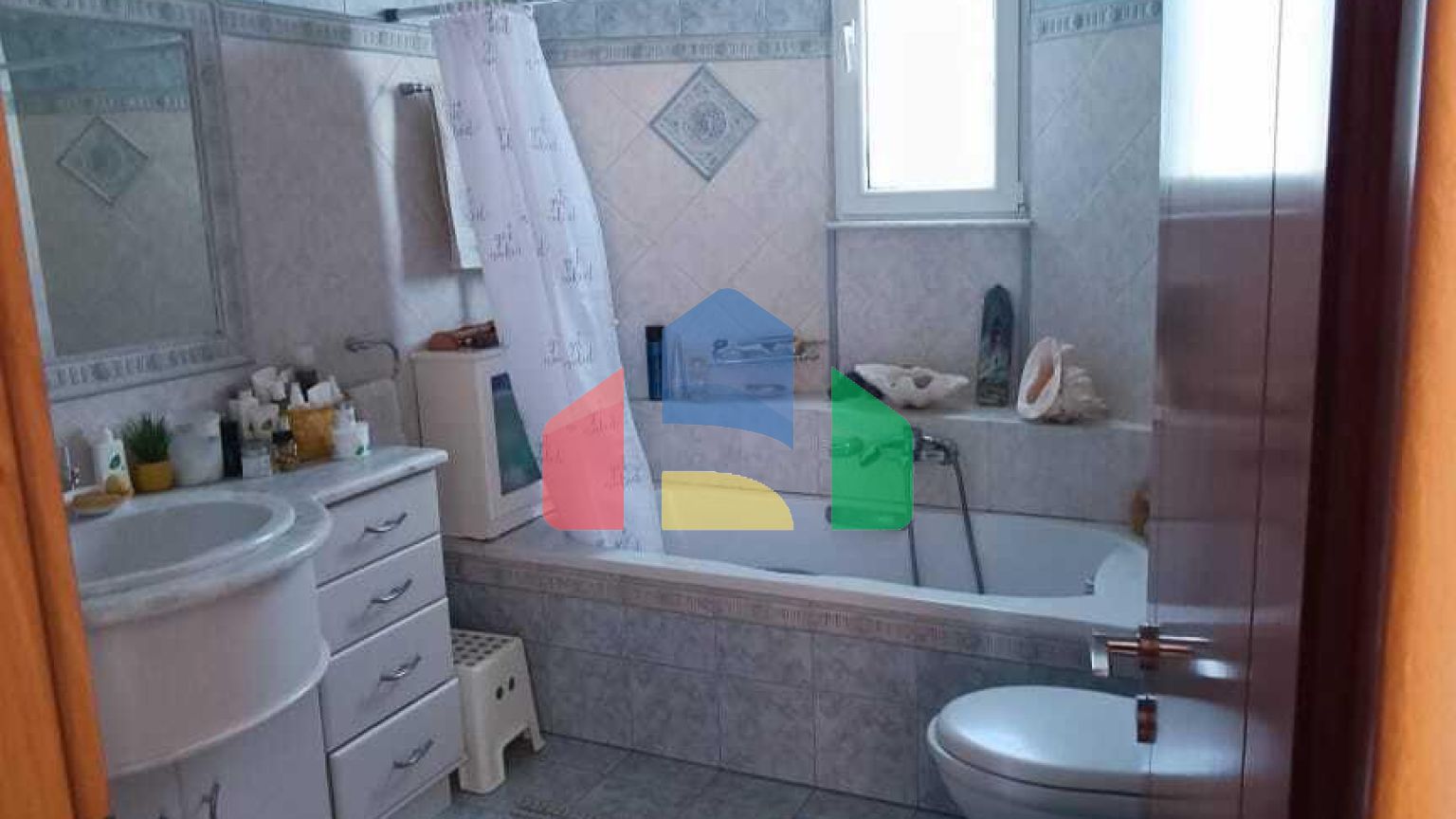 Продаж - Котедж 377 m² на островах