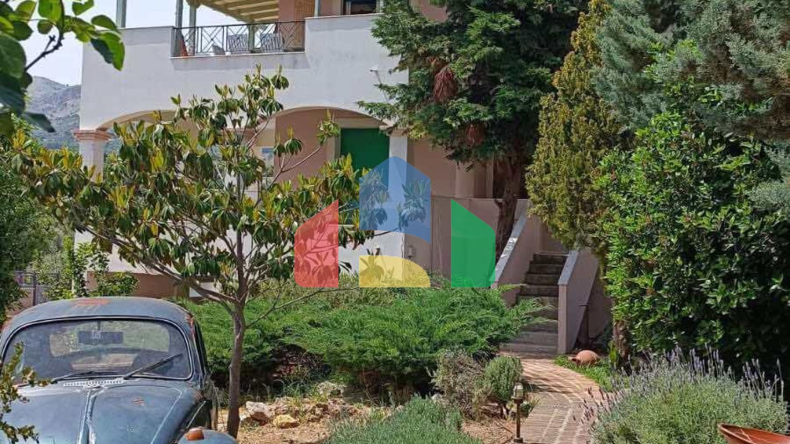 Продаж - Котедж 377 m² на островах