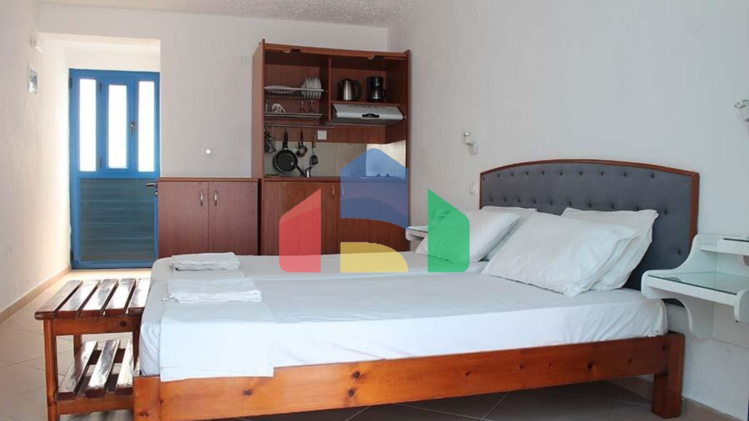 Продаж - Готель 480 m² на островах