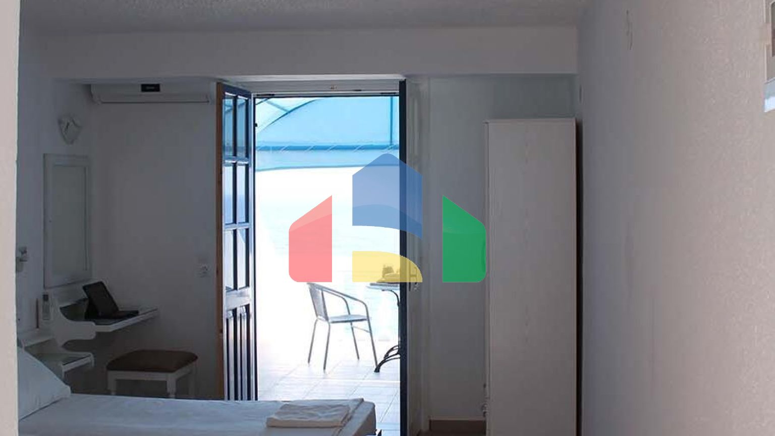 Продаж - Готель 480 m² на островах