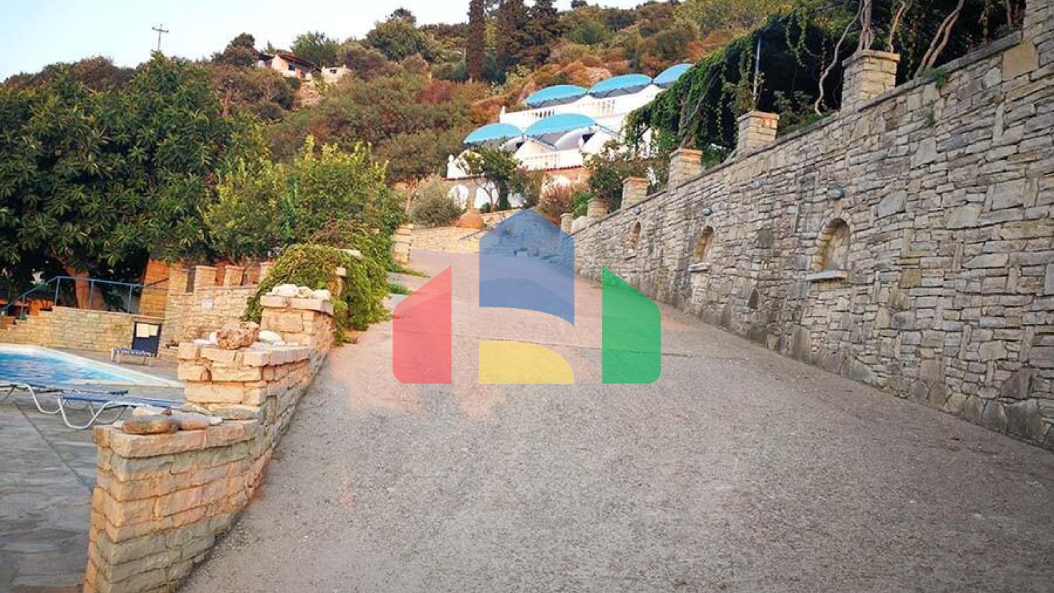 Продаж - Готель 480 m² на островах