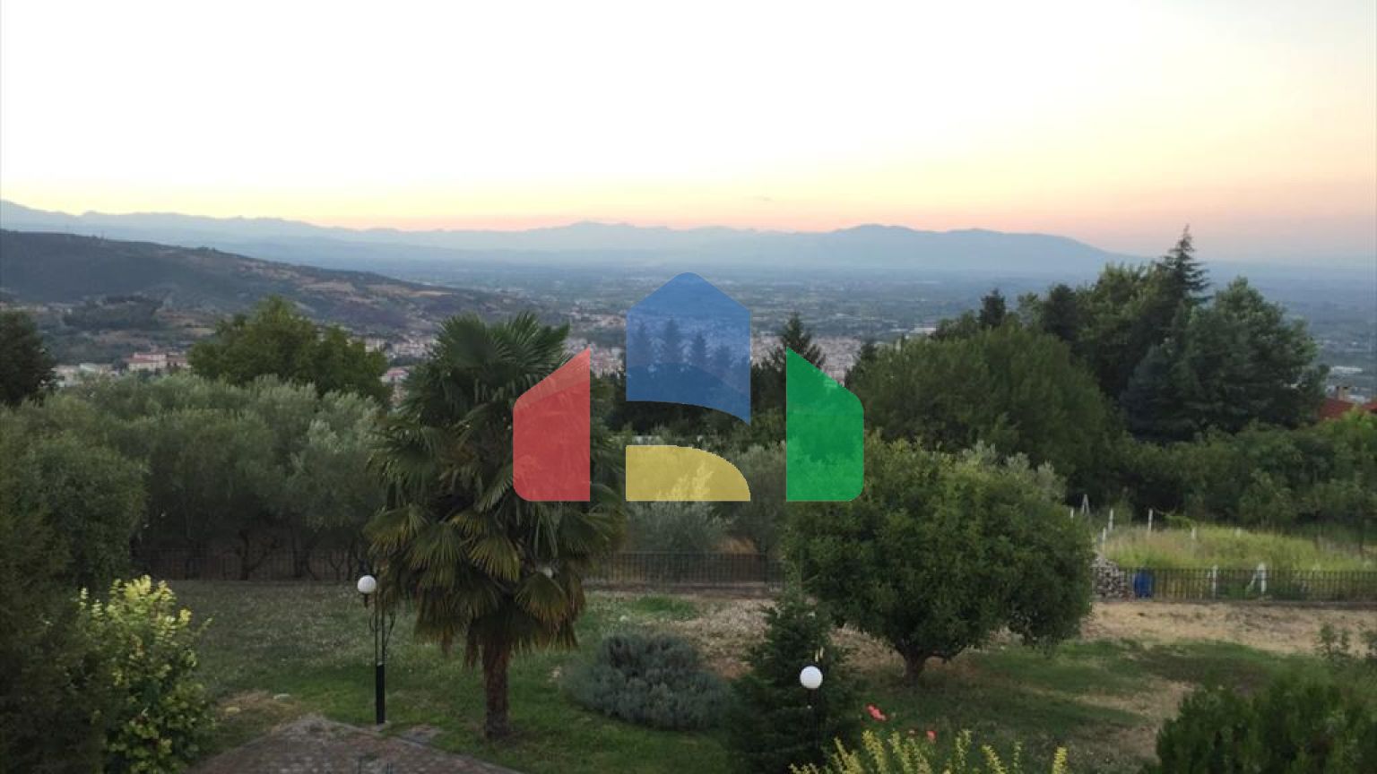 Продаж - Котедж 310 m² Північна Греція