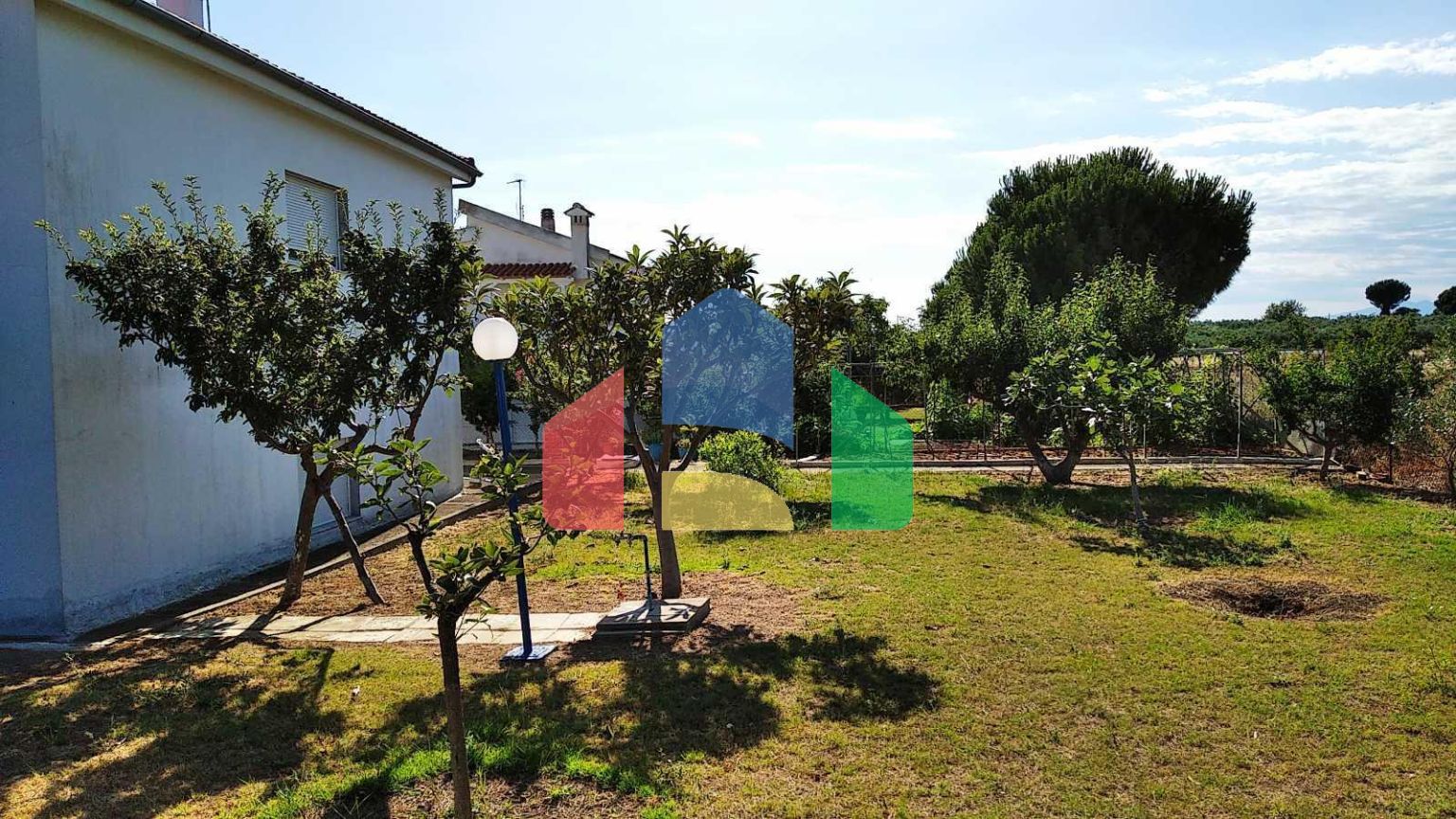 Продаж - Котедж 225 m² Фракія