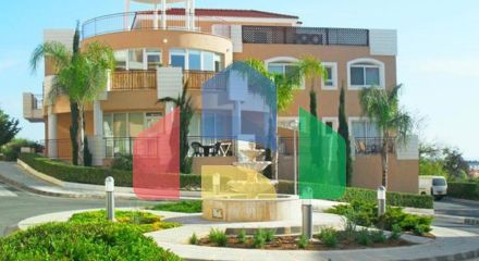 Продаж - Таунхаус 165 m² В Пафосе