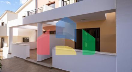 Продаж - Котедж 93 m² В Пафосе