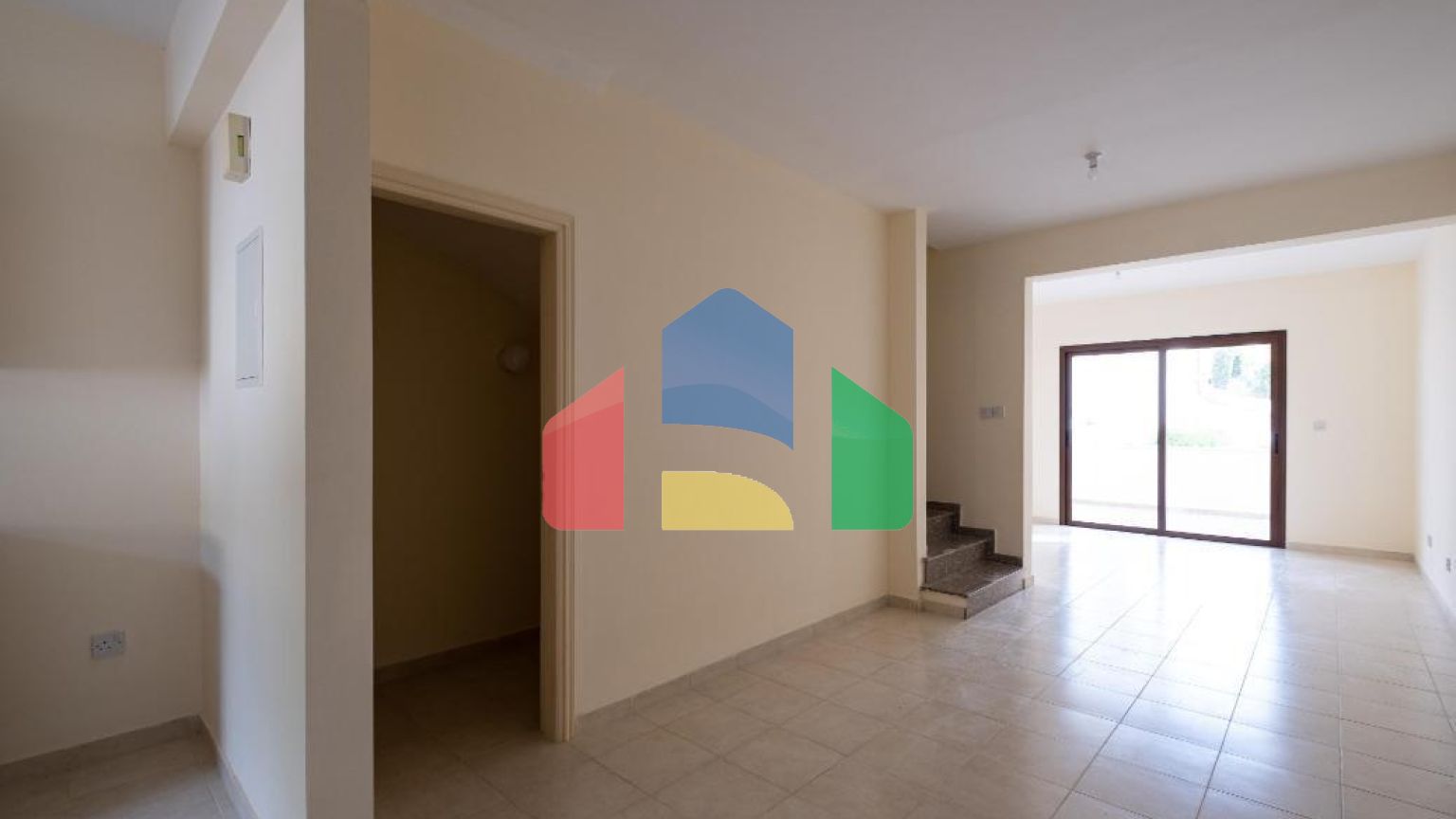 Продаж - Котедж 93 m² В Пафосе