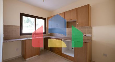 Продаж - Котедж 93 m² В Пафосе