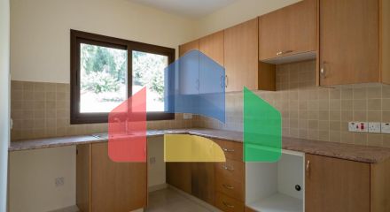 Продаж - Котедж 93 m² В Пафосе